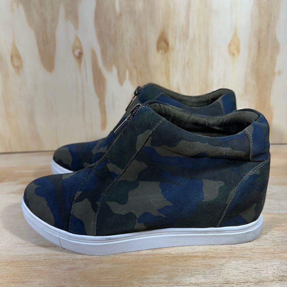 Blondo Waterproof Camo Sneakers Women’s Size 8.5